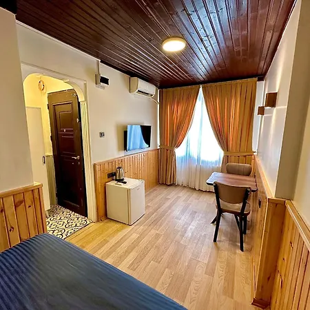 Pera Vista Taksim Hotel 3*