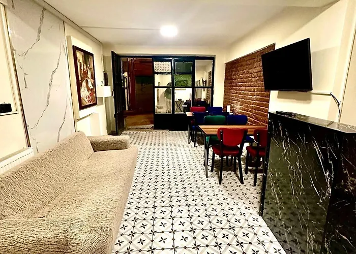 The Pera Vista & 1 One Facilities Hotel